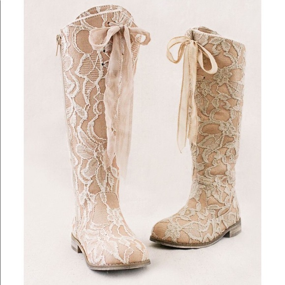 Joyfolie Other - NIB Joyfolie “Lacey” boots in rose size 7